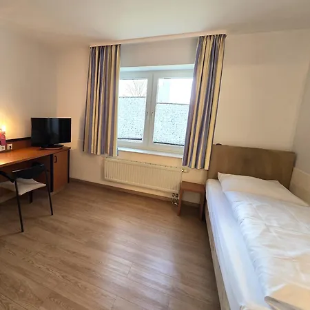 Keyless Boardinghouse