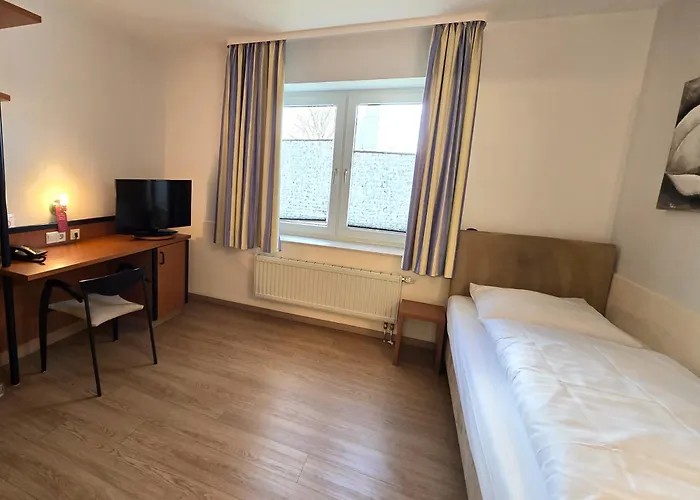 Keyless Boardinghouse